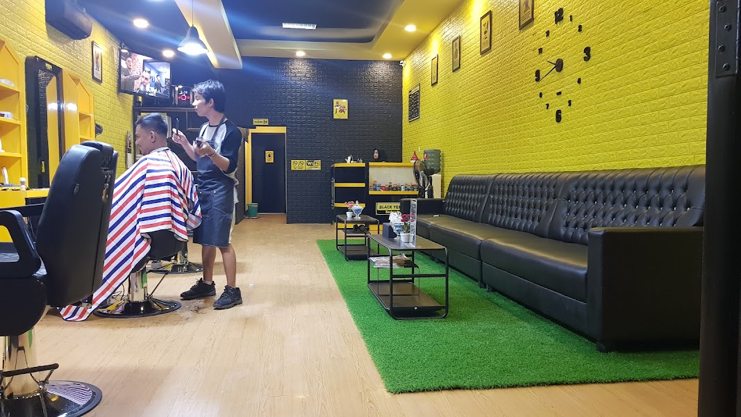 Black Yellow Barbershop Makassar