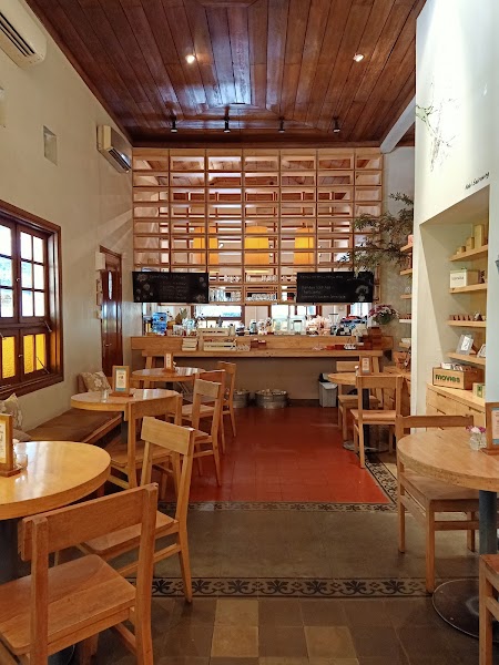 Hummingbird Eatery & Space