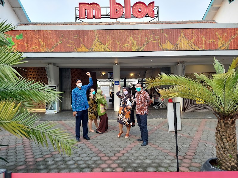 M Bloc Market