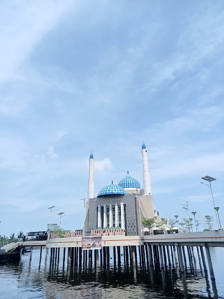 Masjid Amirul Mukminin (Masjid Terapung Makassar)