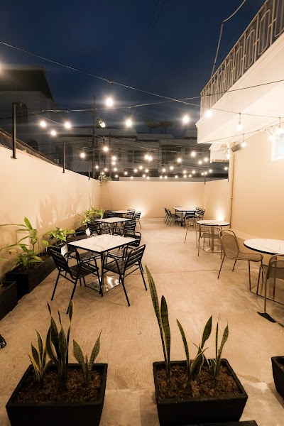 Mister Mayor Cafe & Resto