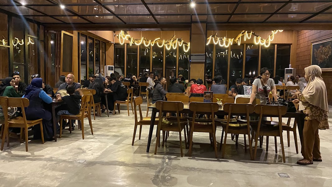Openaire Resto Bar Market Semarang
