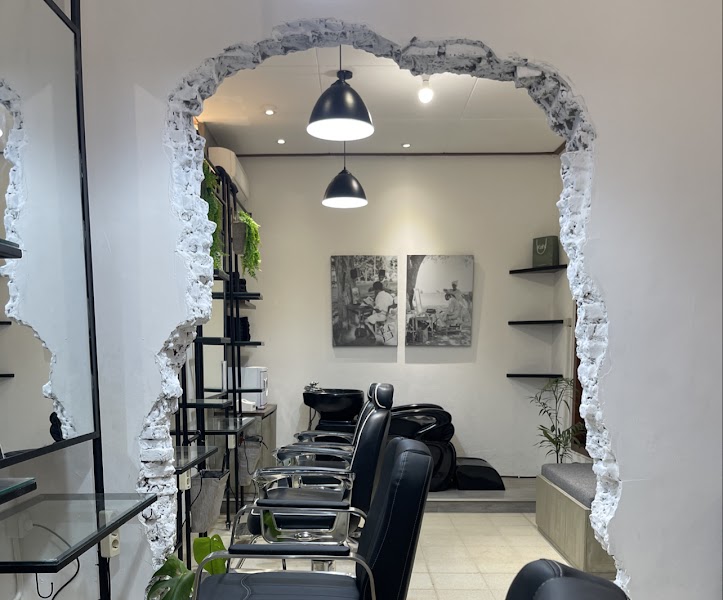 Tjoekoer Bawah Pohon Barbershop Embong Cerme