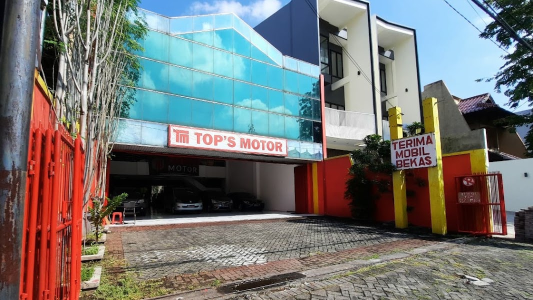 TOPS MOTOR Showroom Mobil Bekas