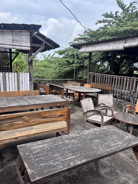 Warung Joglo Tepi Sawah Prasmanan